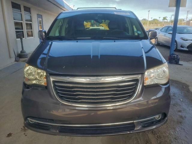 Chrysler Minivan Touring L Image 5