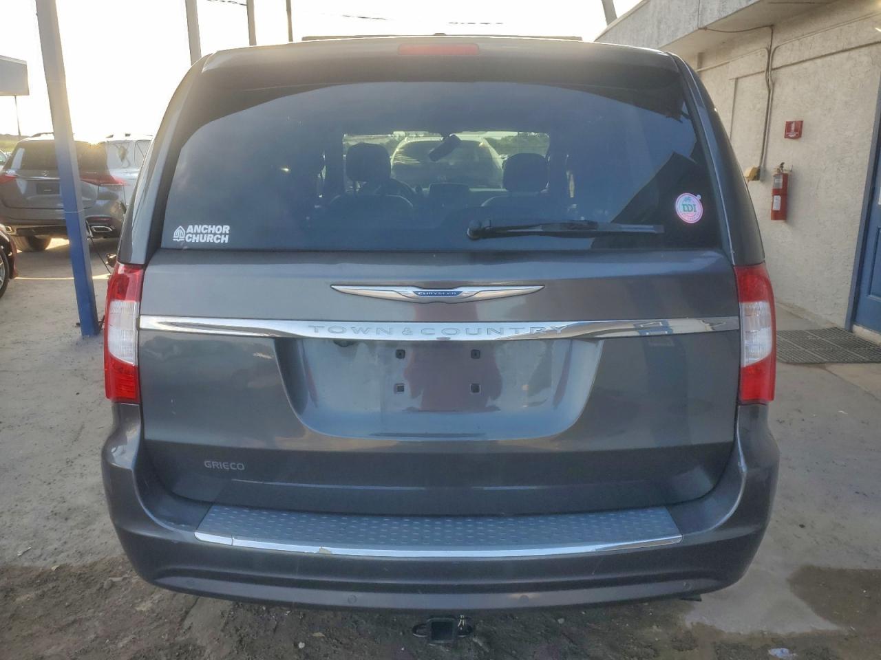 Chrysler Minivan Touring L Image 6