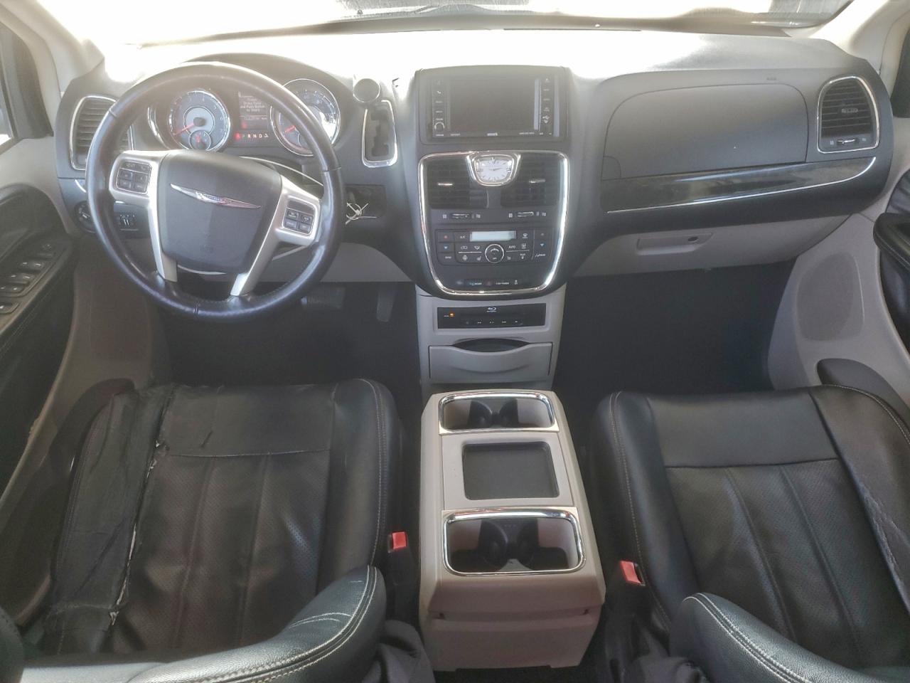 Chrysler Minivan Touring L Image 11