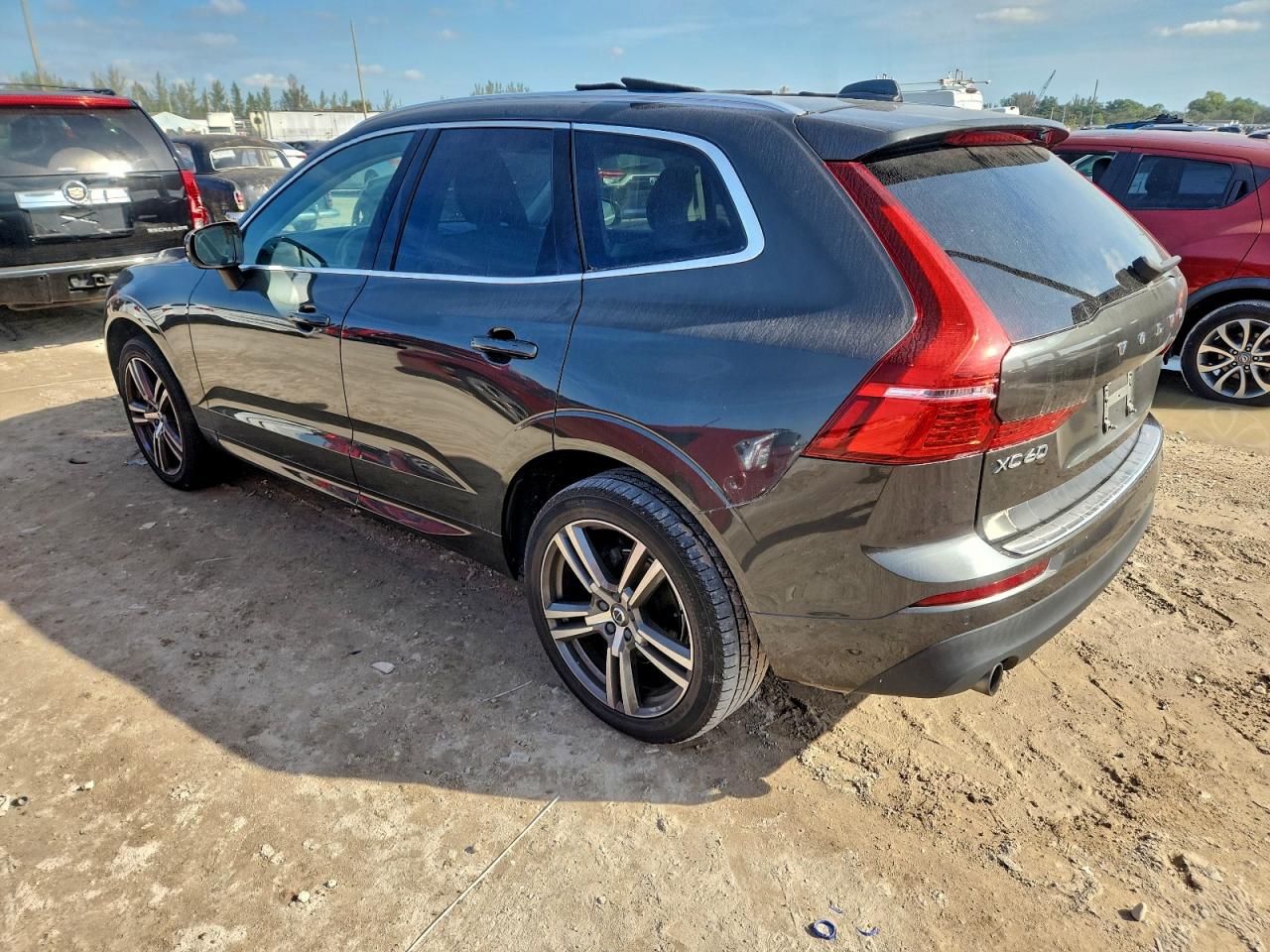 Volvo XC60 T5 Momentum Image 3