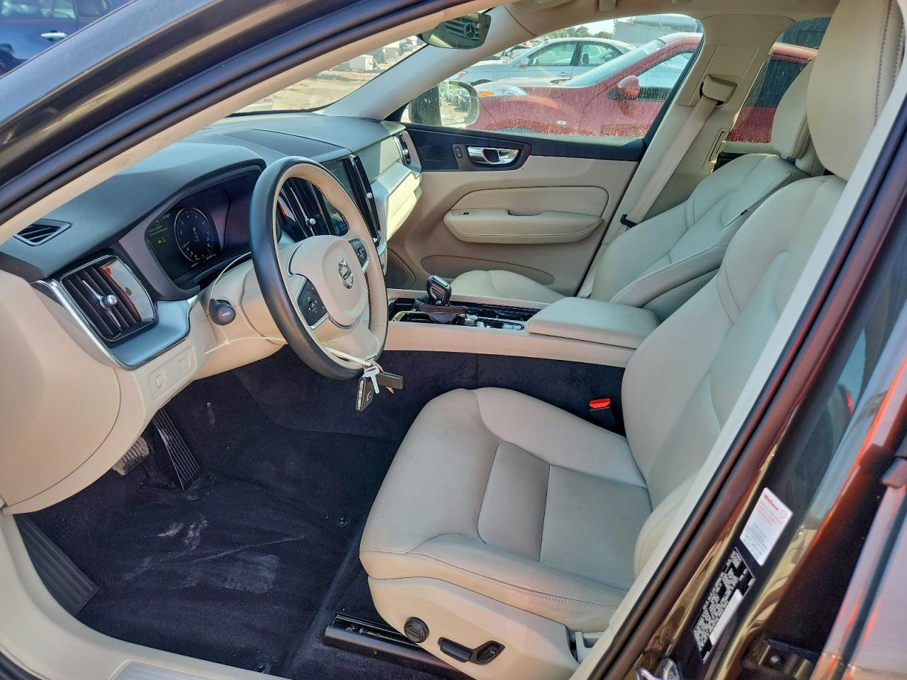 Volvo XC60 T5 Momentum Image 9