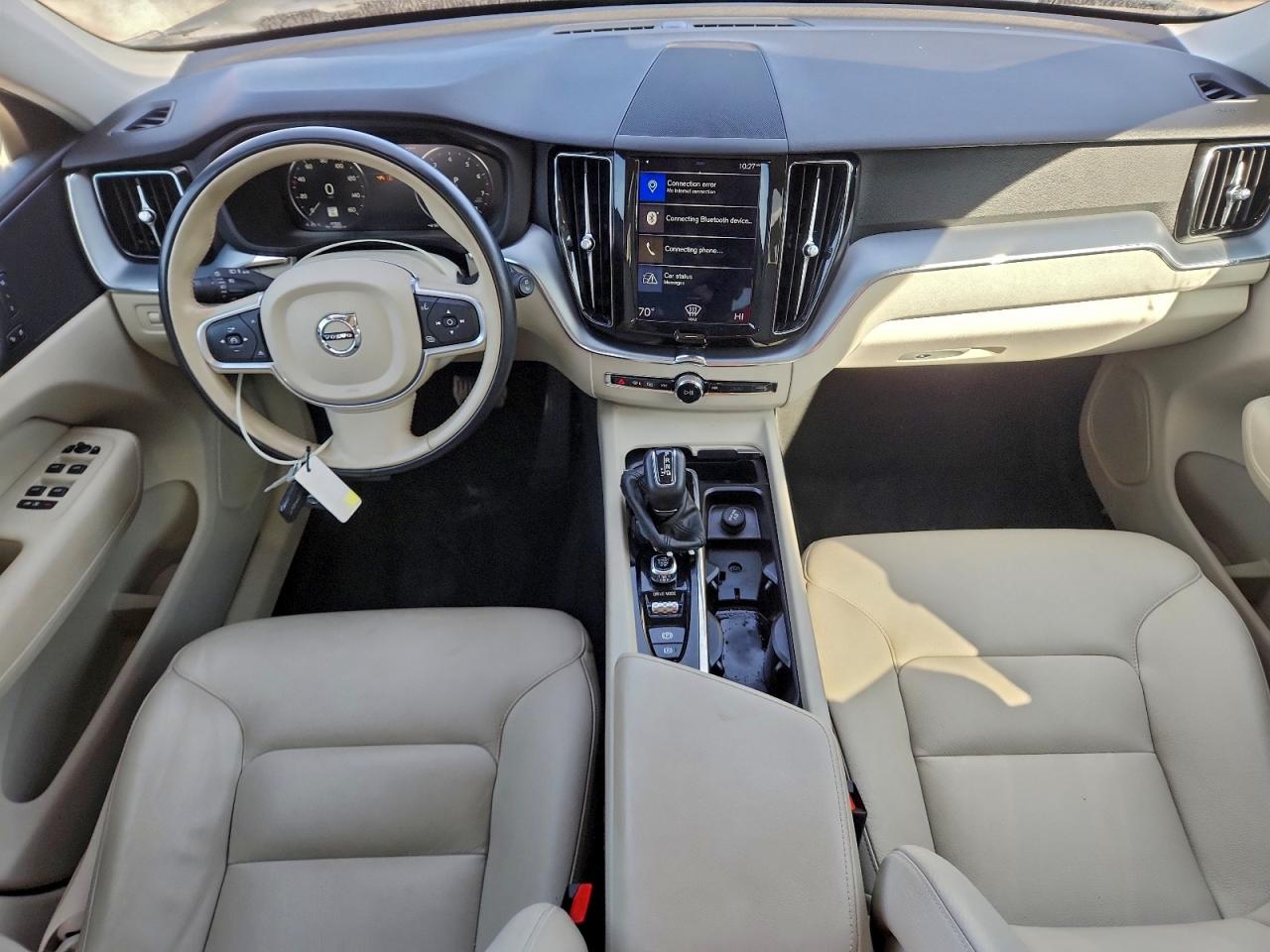 Volvo XC60 T5 Momentum Image 2