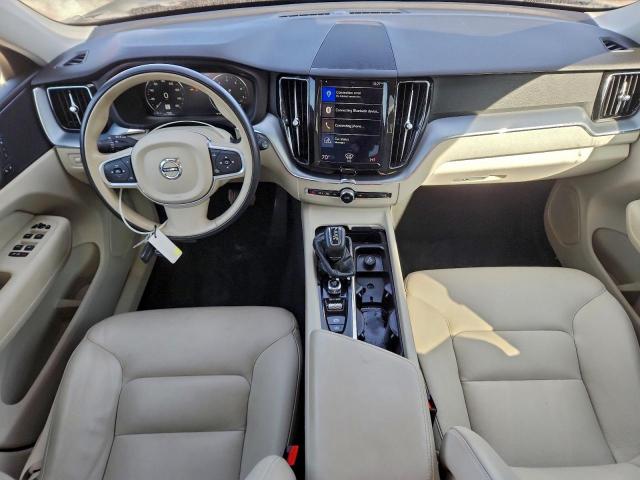 Volvo XC60 T5 Momentum Image 2