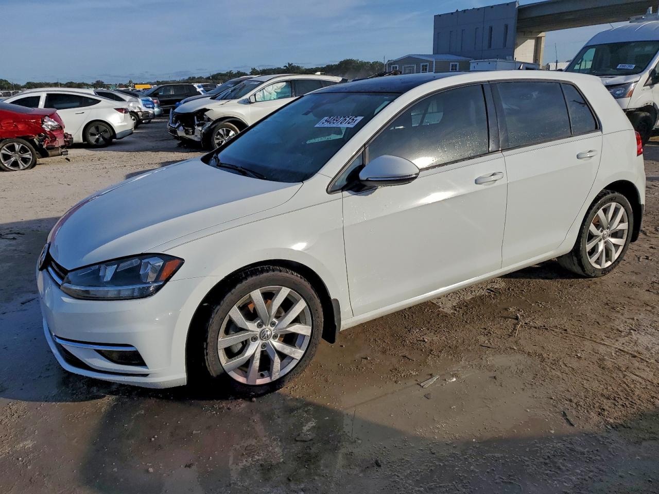 Volkswagen Golf S Image 1