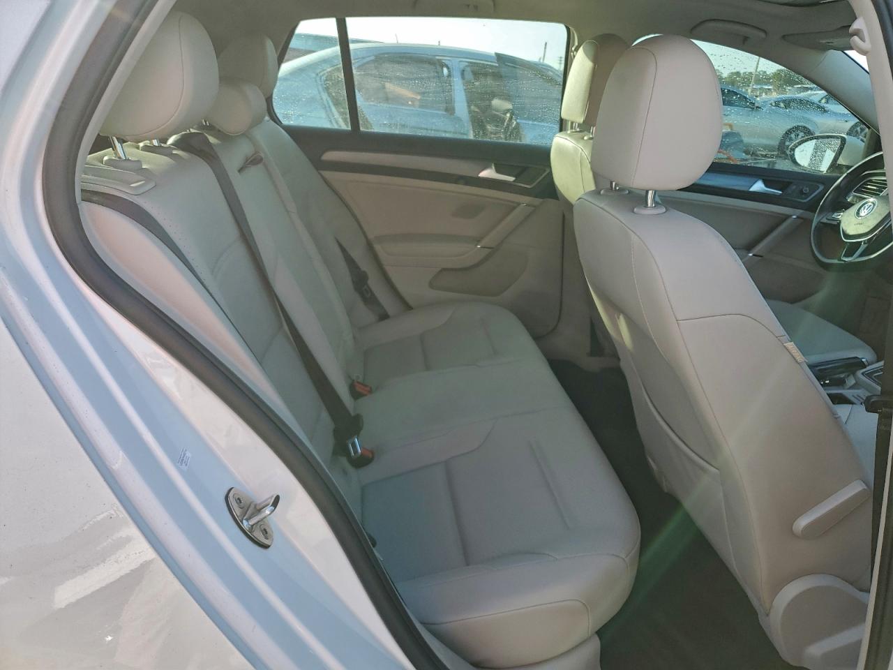 Volkswagen Golf S Image 3