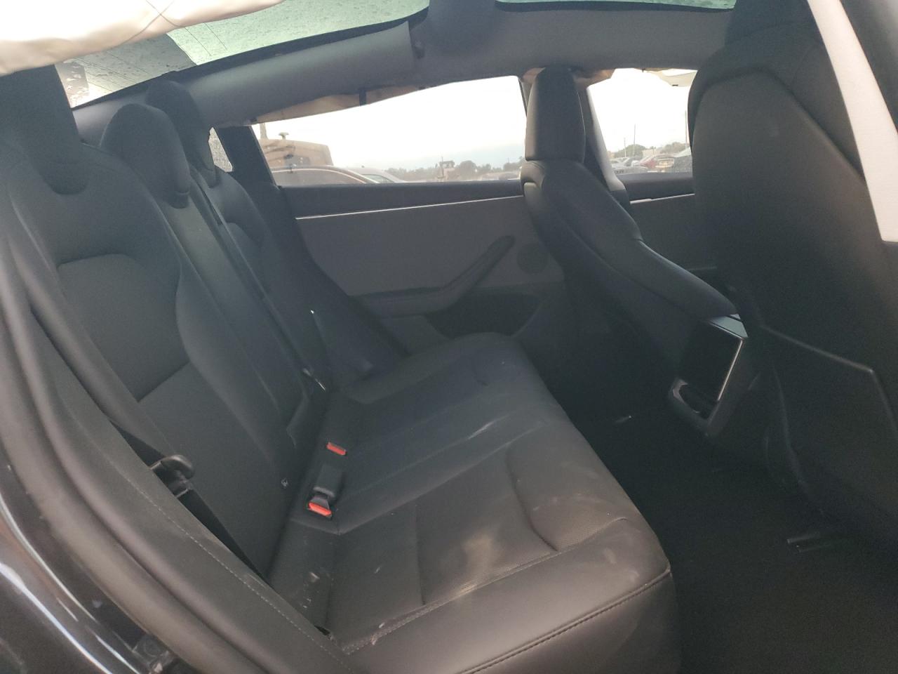 Tesla Model 3 Image 4