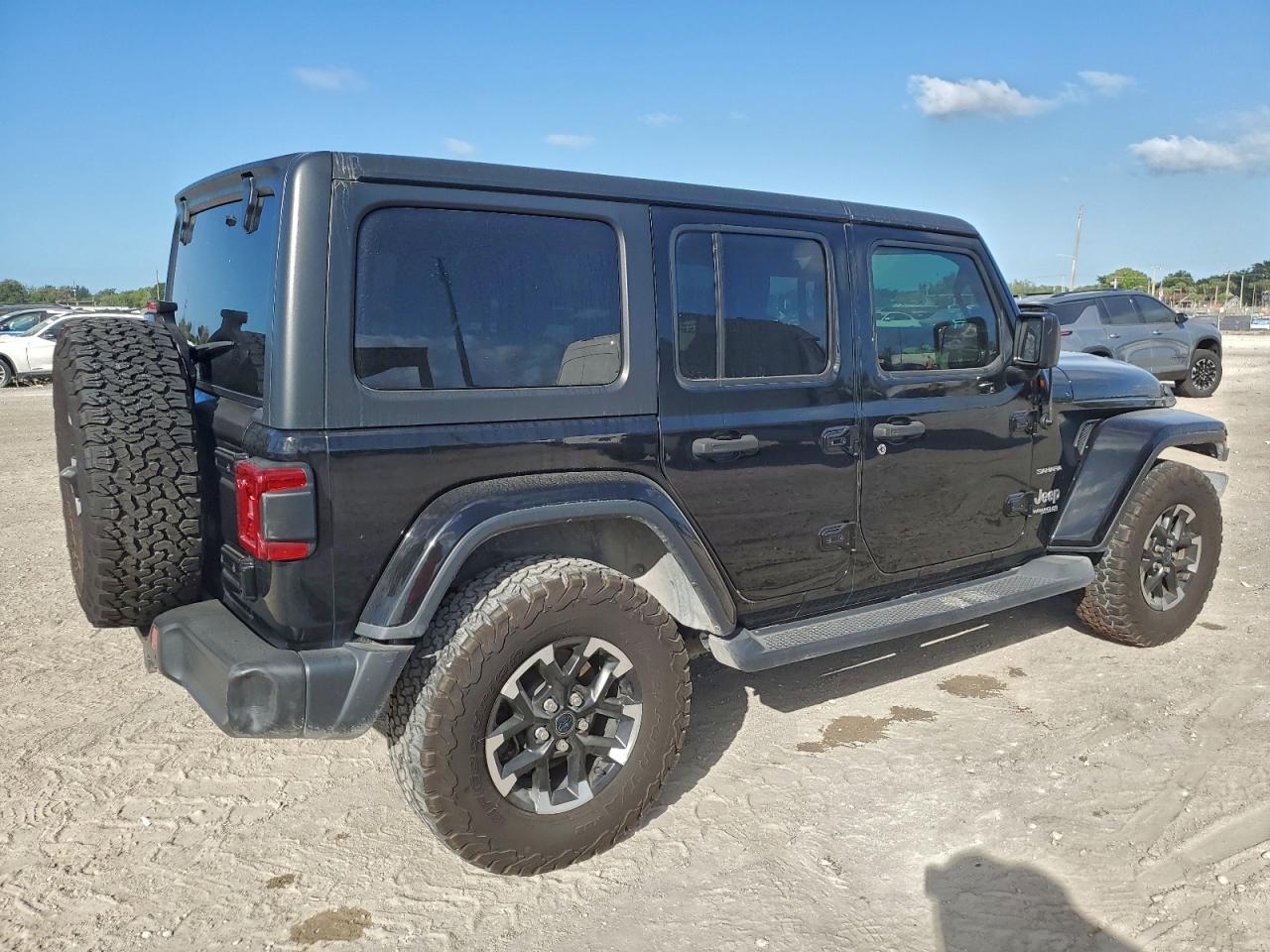 Jeep Wrangler Sahara Image 2