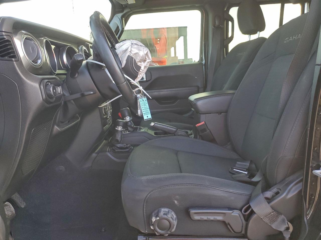 Jeep Wrangler Sahara Image 6