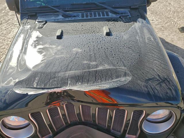 Jeep Wrangler Sahara Image 12