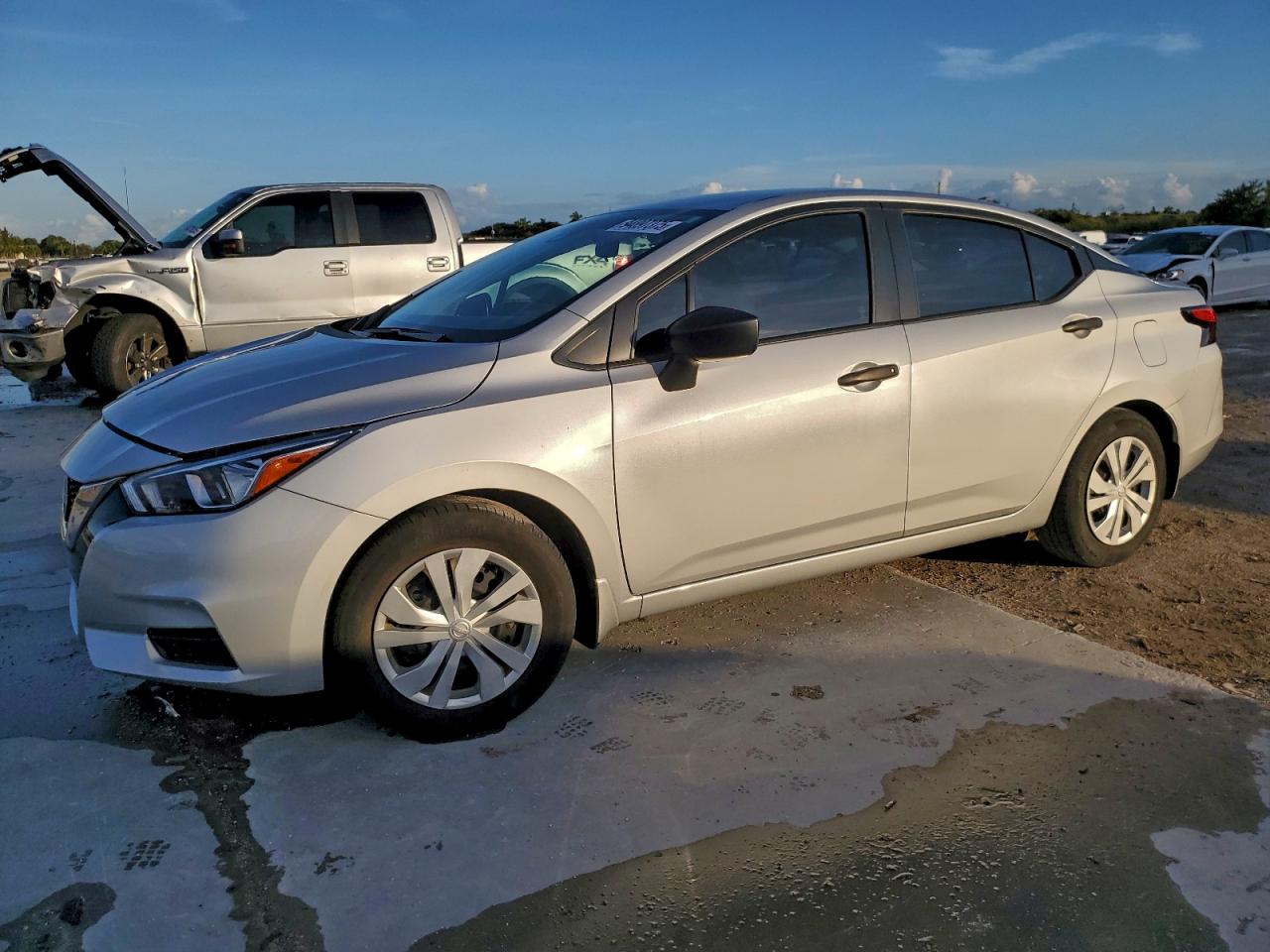 Nissan Versa S Image 1