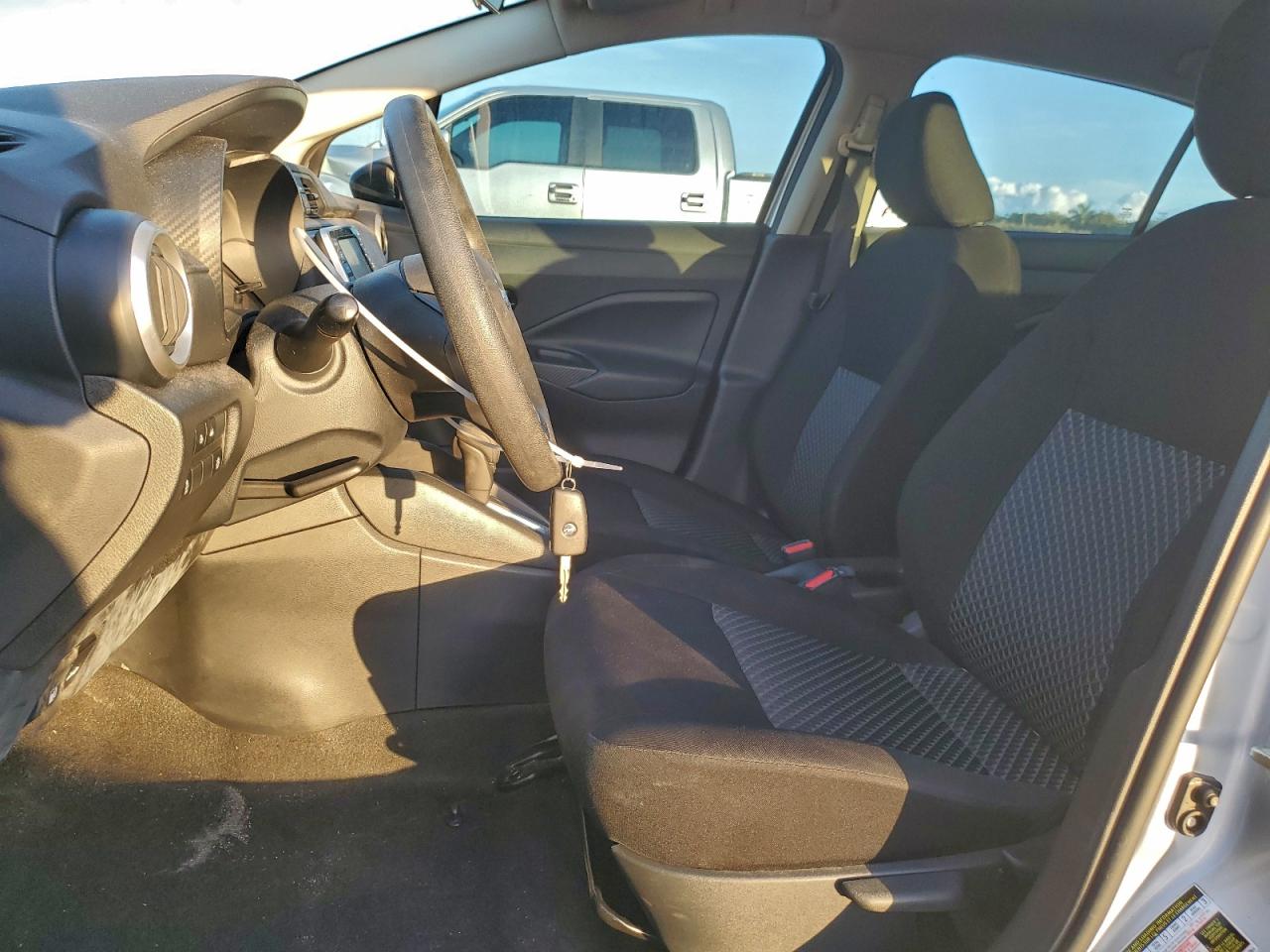 Nissan Versa S Image 3