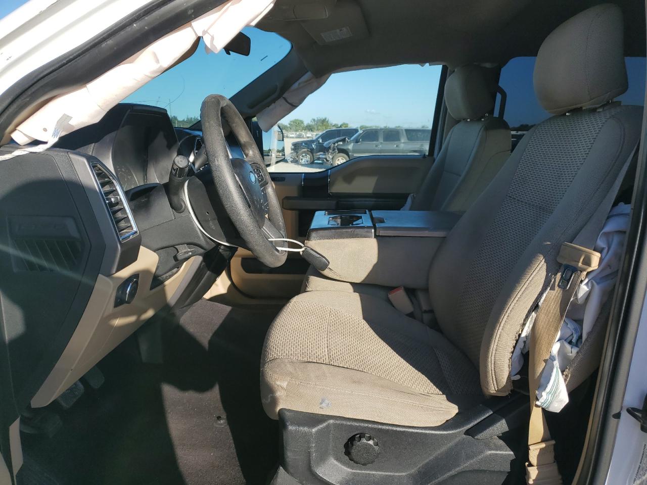 Ford F-150 Supercrew Image 8