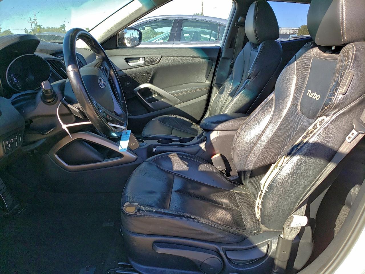 Hyundai VELOSTER Turbo Image 8