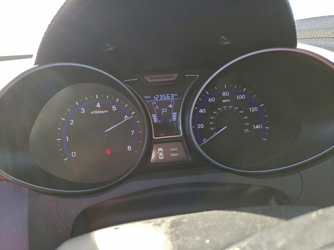 Hyundai VELOSTER Turbo Image 10