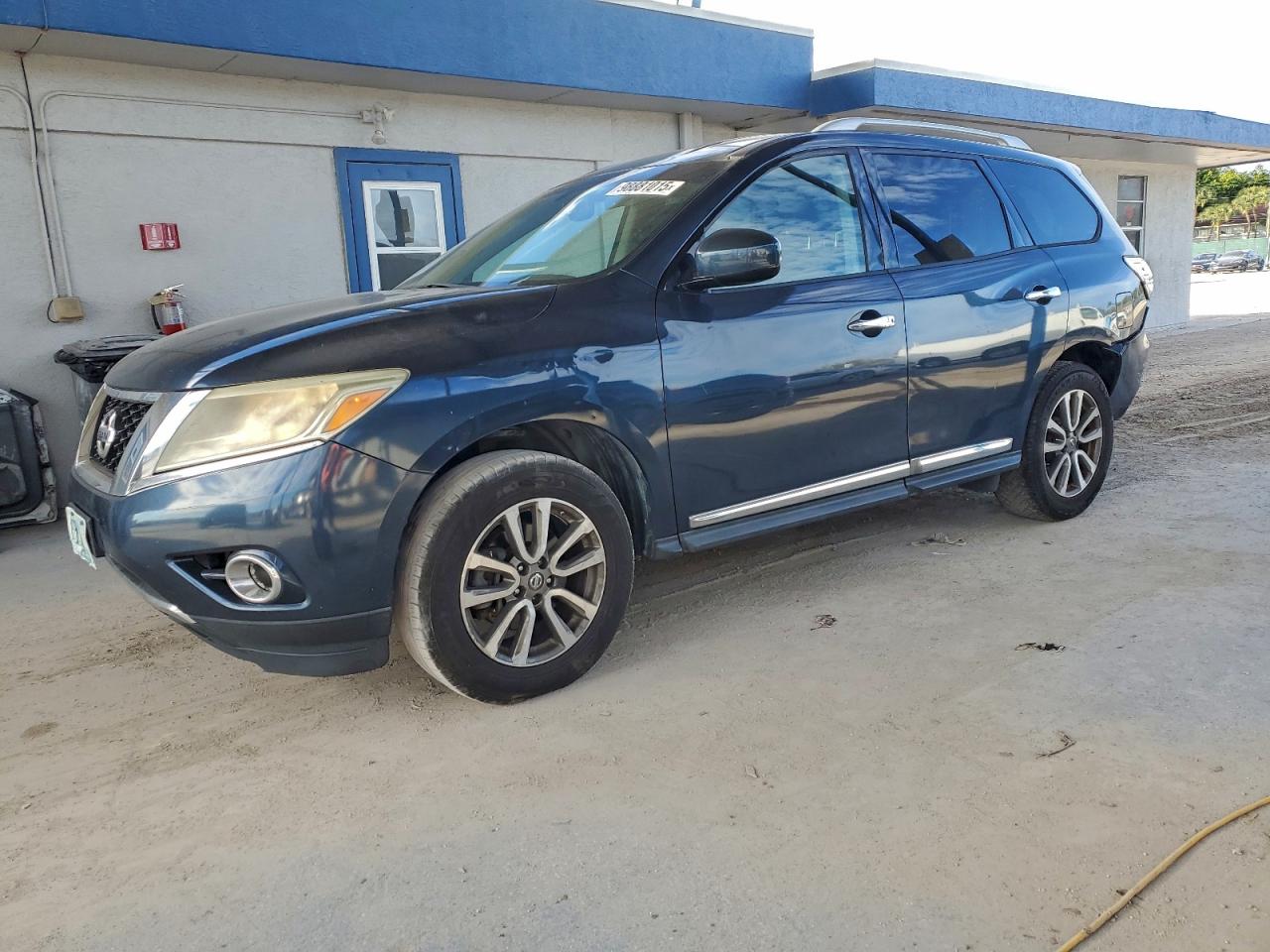 Nissan Pathfinder S Image 1