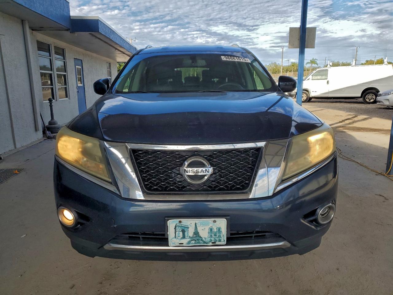 Nissan Pathfinder S Image 5