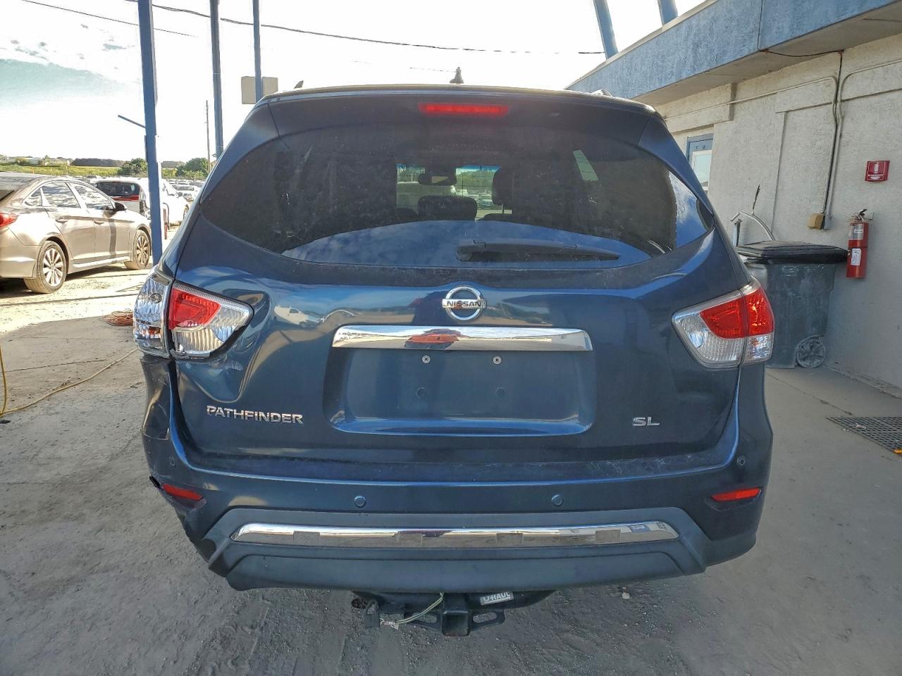 Nissan Pathfinder S Image 4