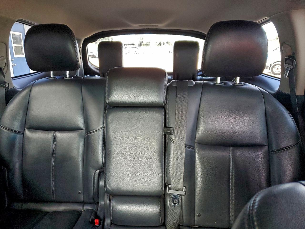 Nissan Pathfinder S Image 10