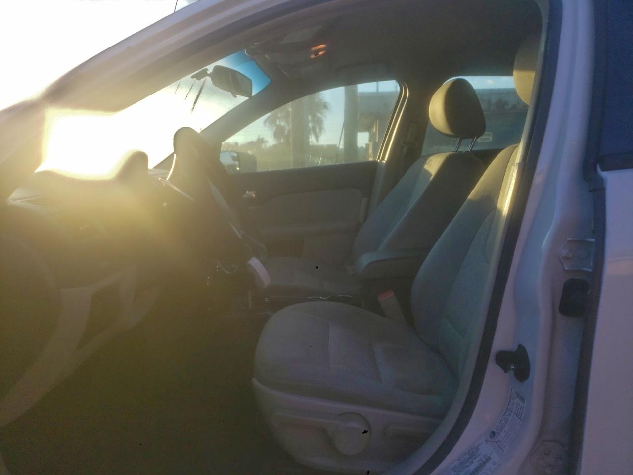 Ford Fusion S Image 2