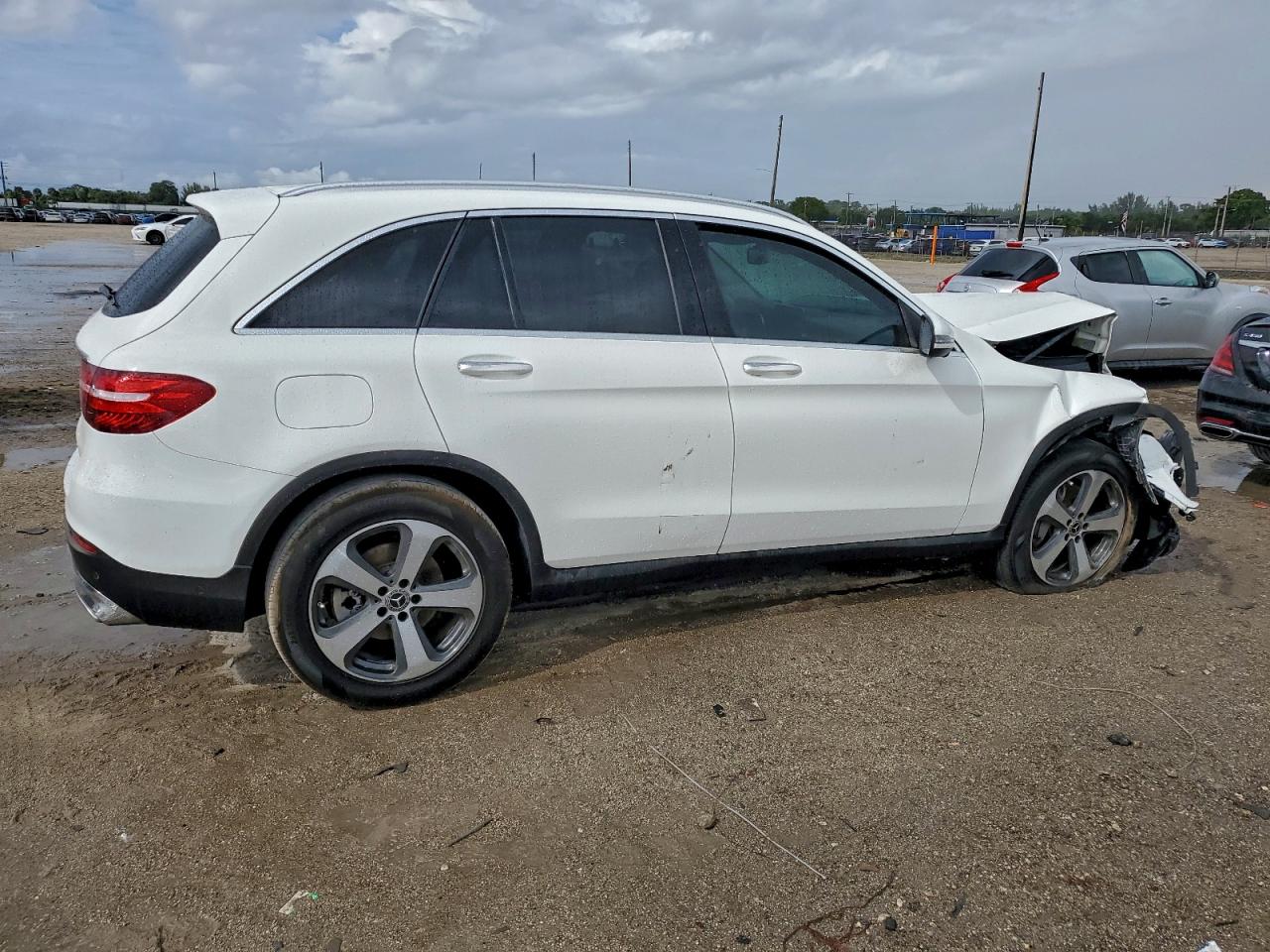 Mercedes-Benz GLC 300 Image 11