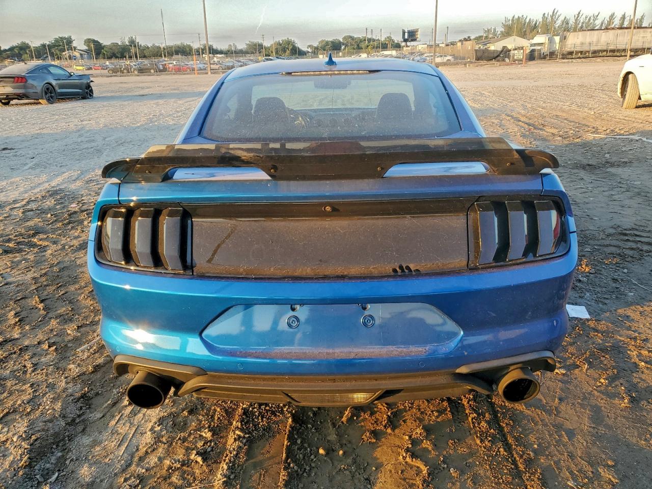Ford Mustang Image 2
