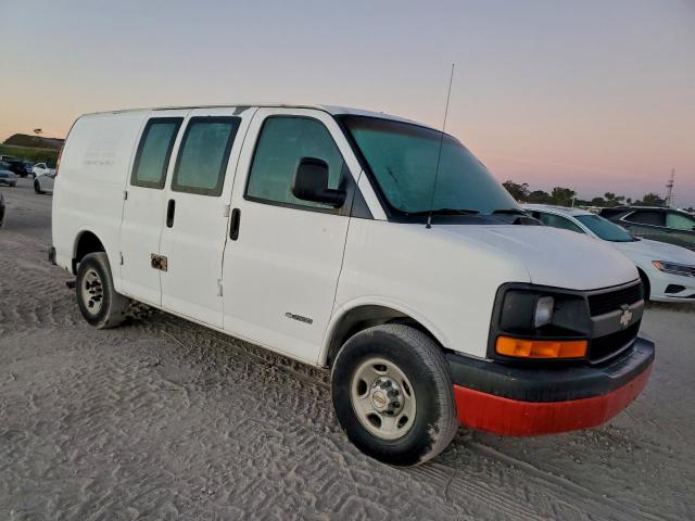 Chevrolet Express Image 3