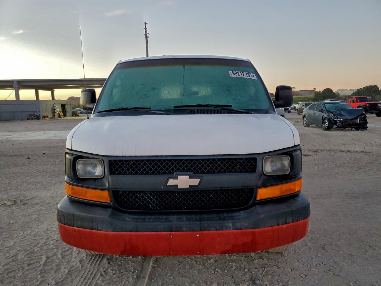 Chevrolet Express Image 13