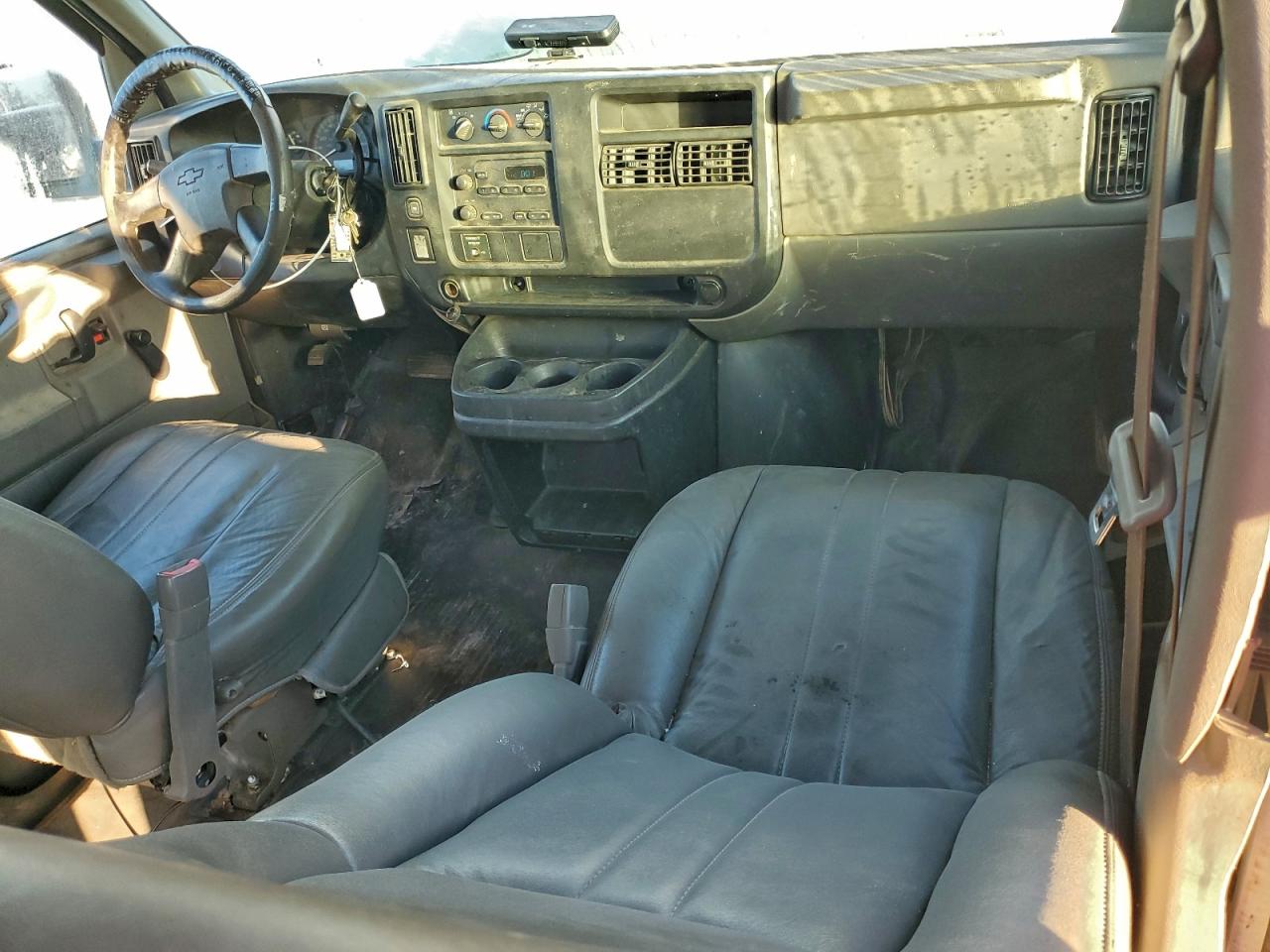 Chevrolet Express Image 8