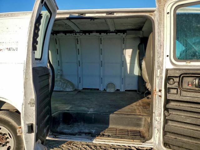 Chevrolet Express Image 10