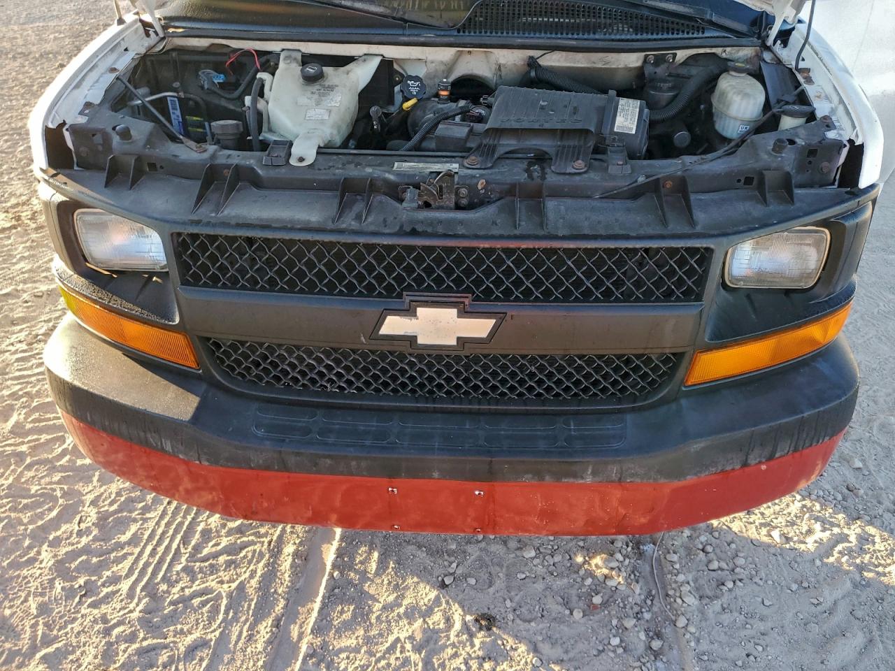 Chevrolet Express Image 11