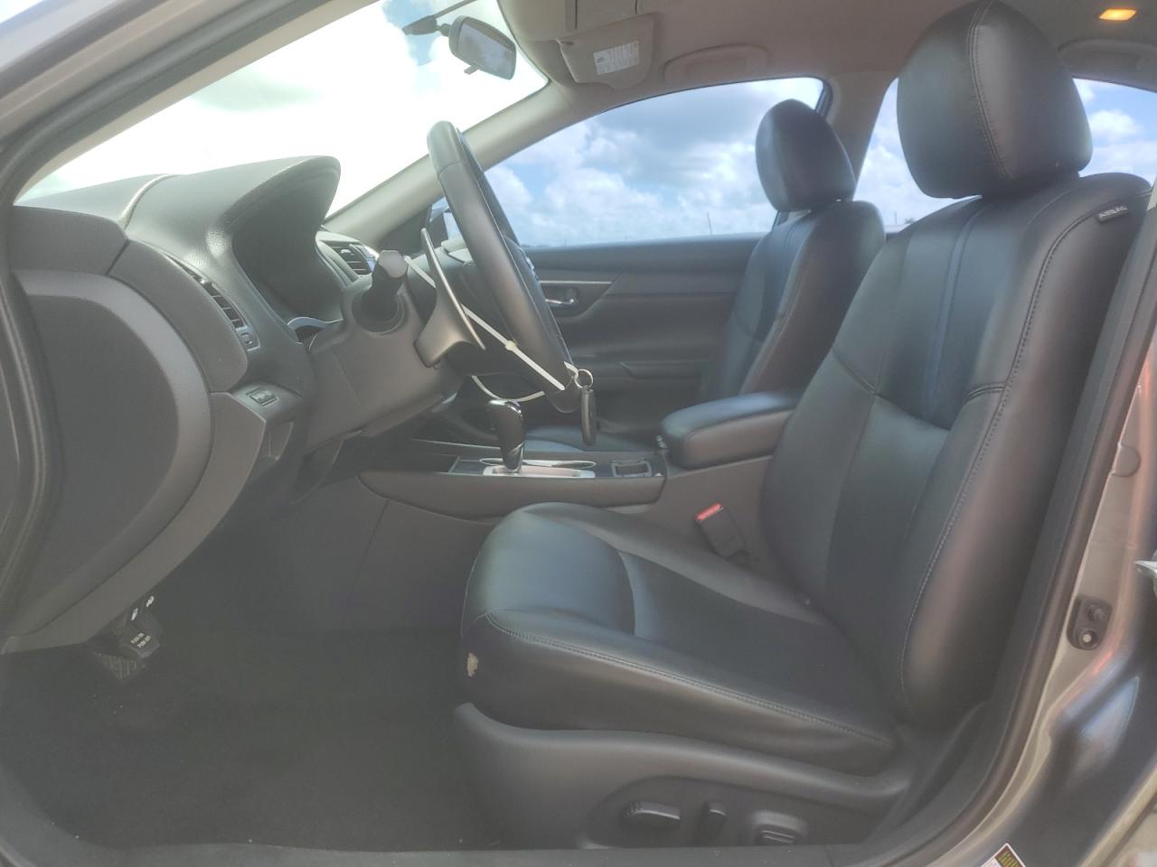 Nissan Altima 2.5 Image 2