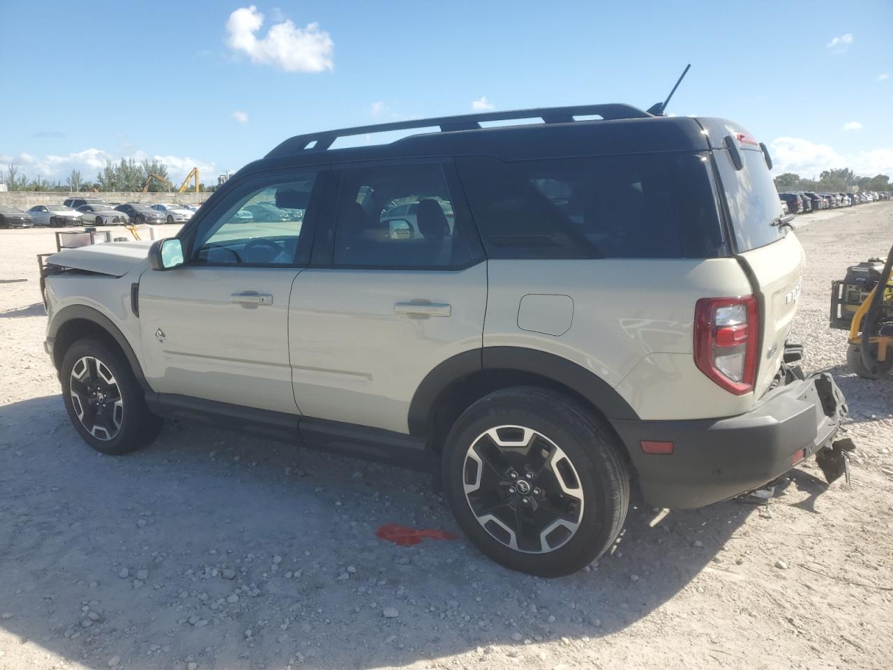 Ford Bronco Outer Banks Image 2