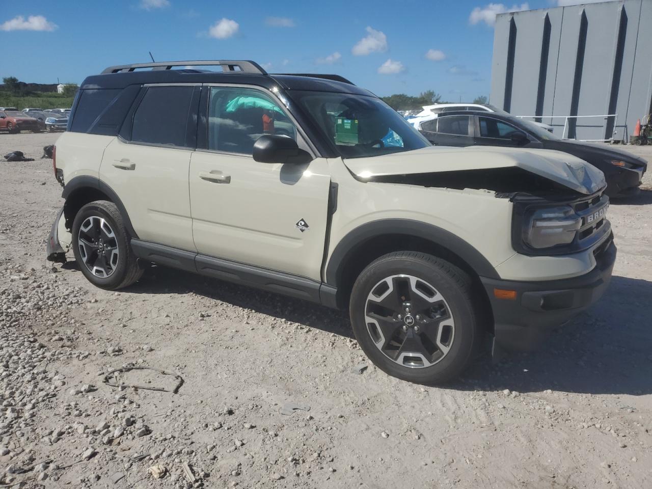 Ford Bronco Outer Banks Image 3