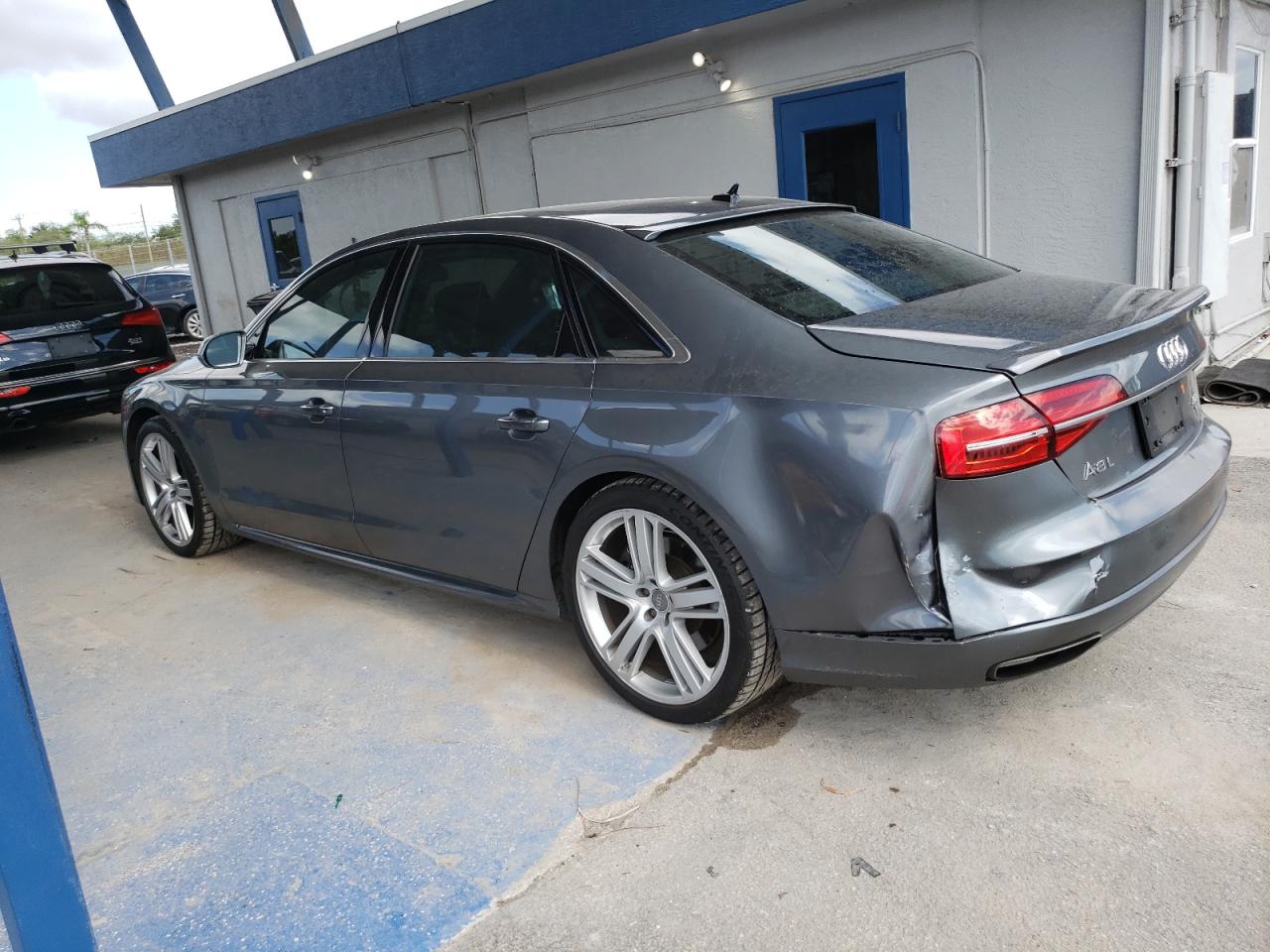 Audi A8 L Quattro Image 2