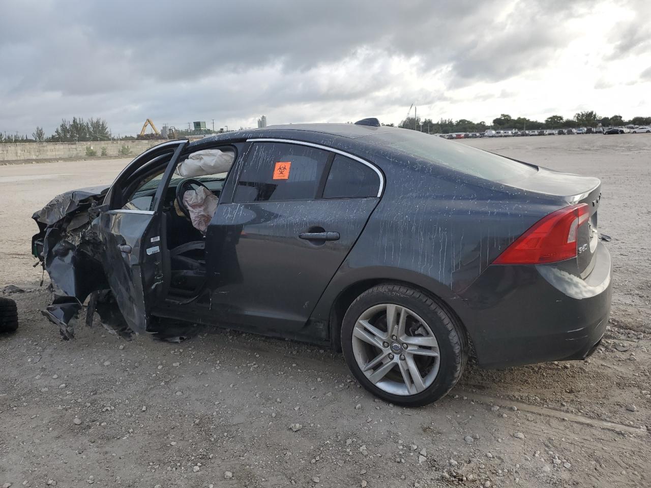 Volvo S60 T5 Image 2