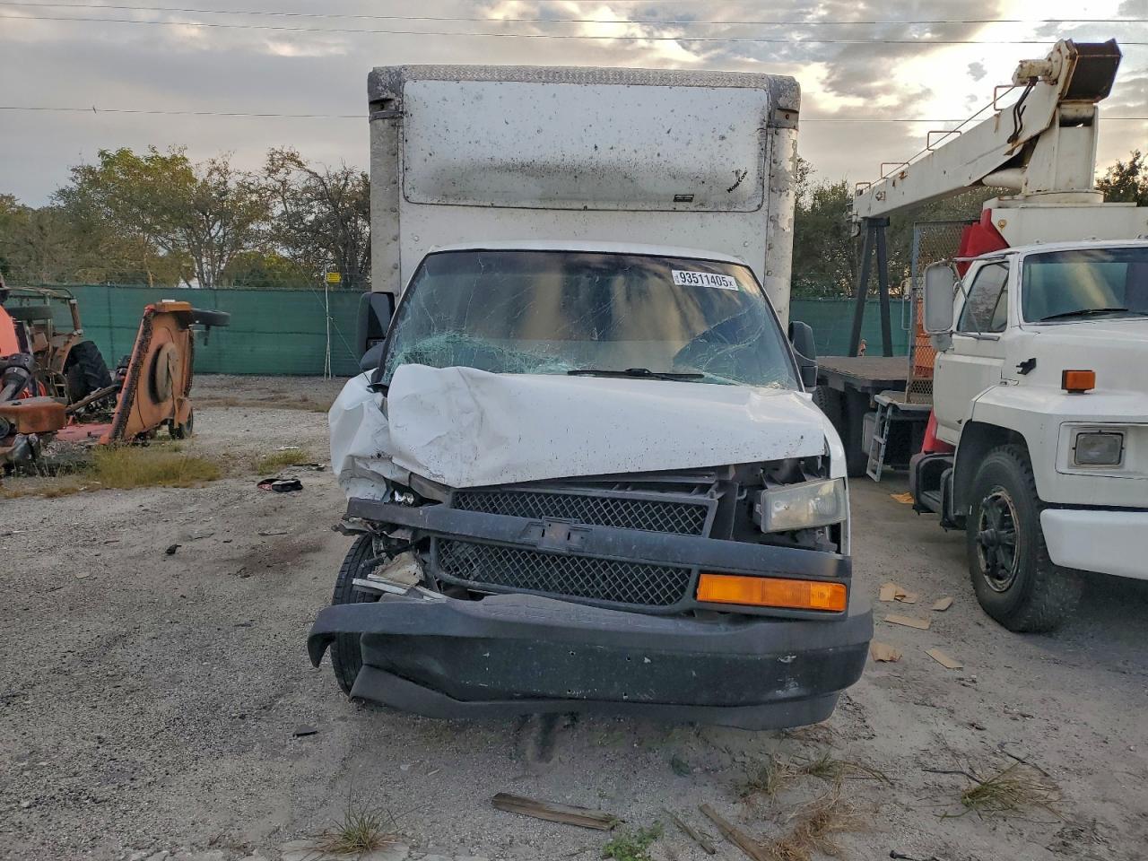 Chev Express Image 4