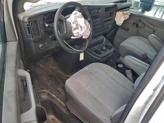 Chev Express Image 8