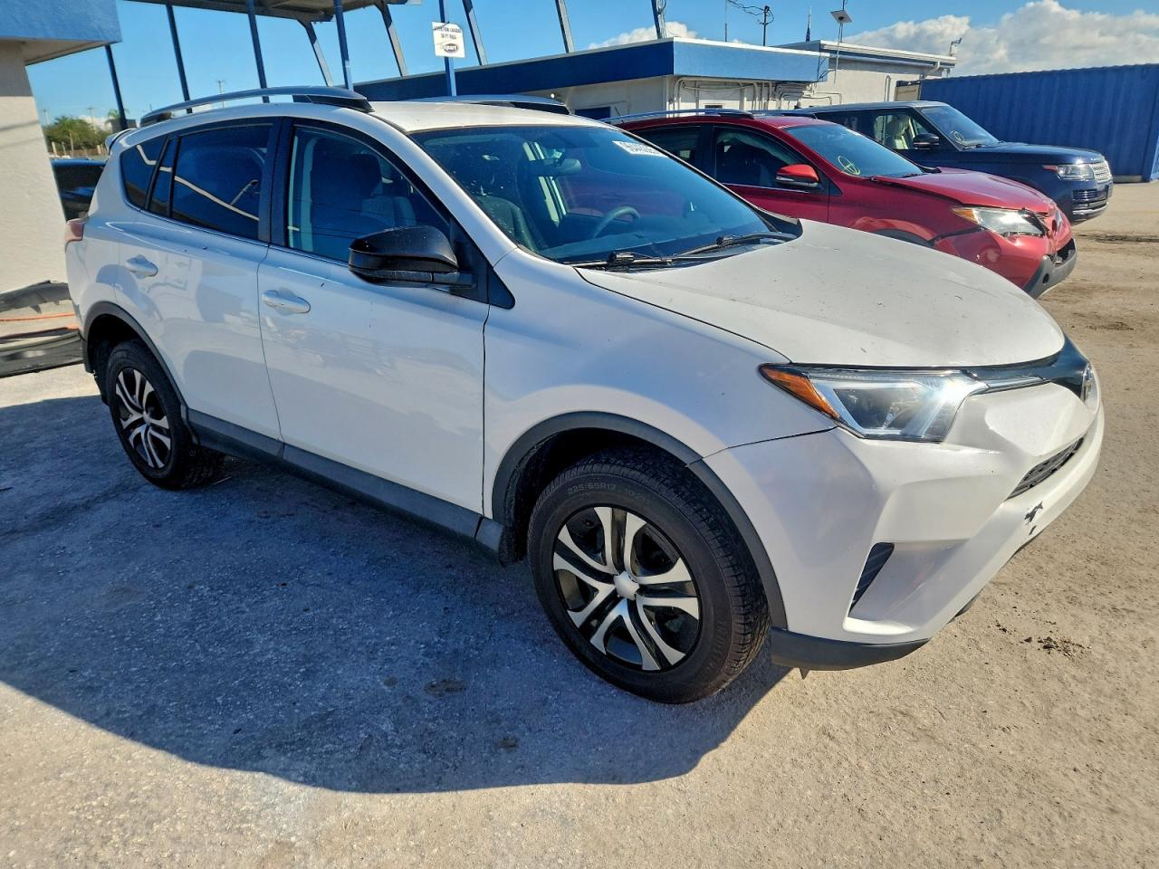 Toyota RAV4 Le Image 6