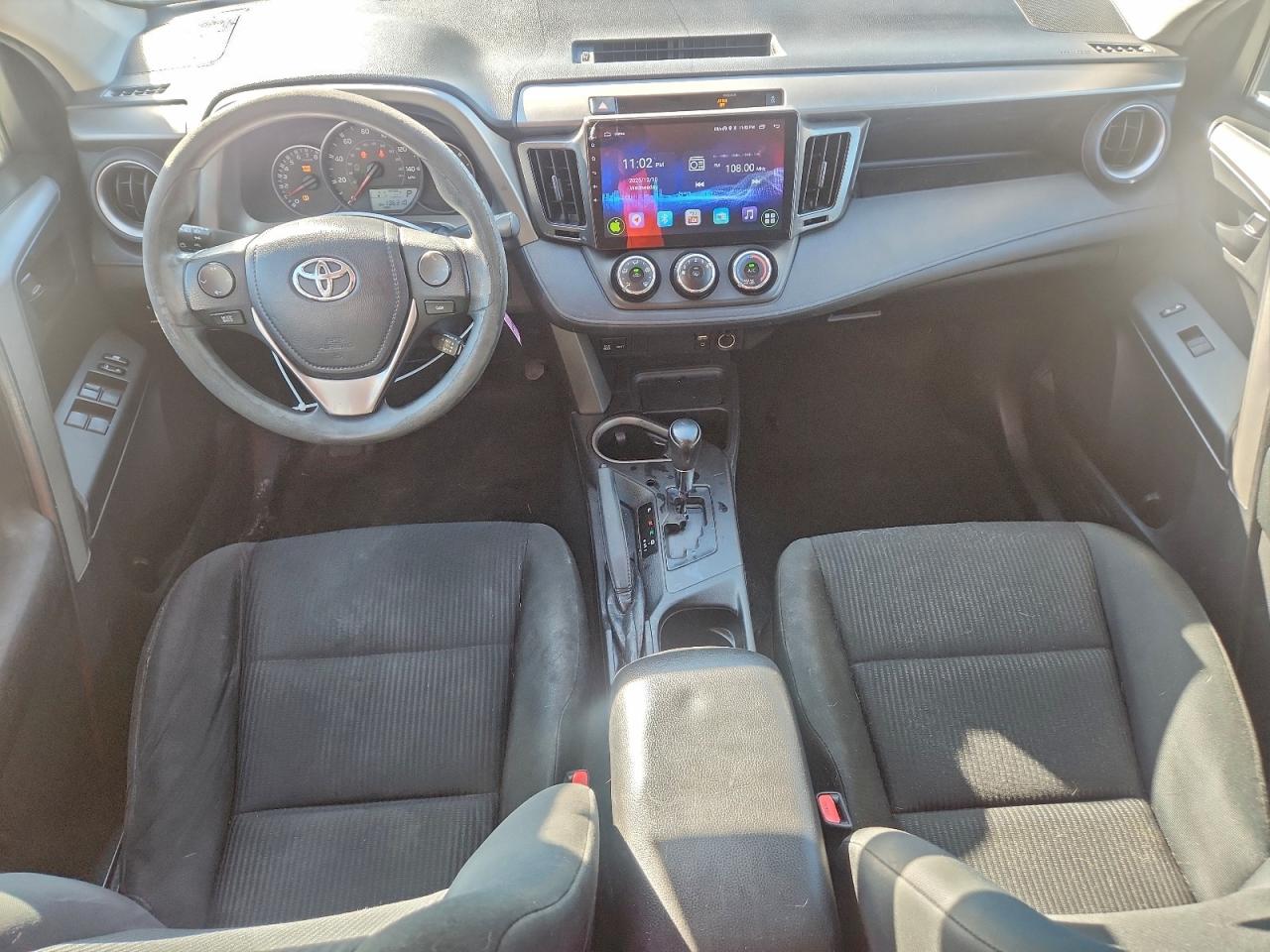 Toyota RAV4 Le Image 7