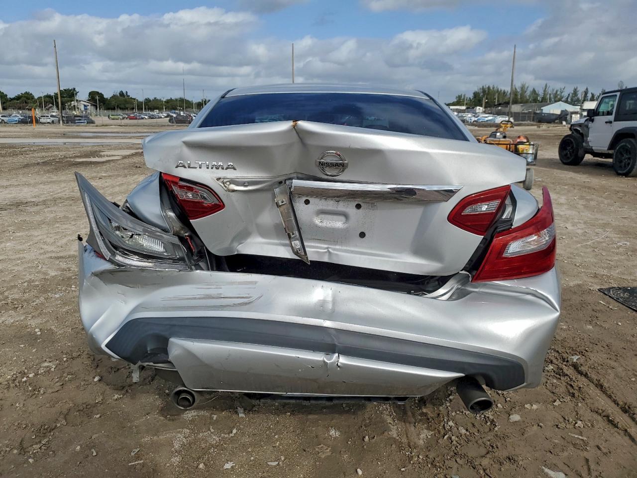 Nissan Altima 2.5 Image 8