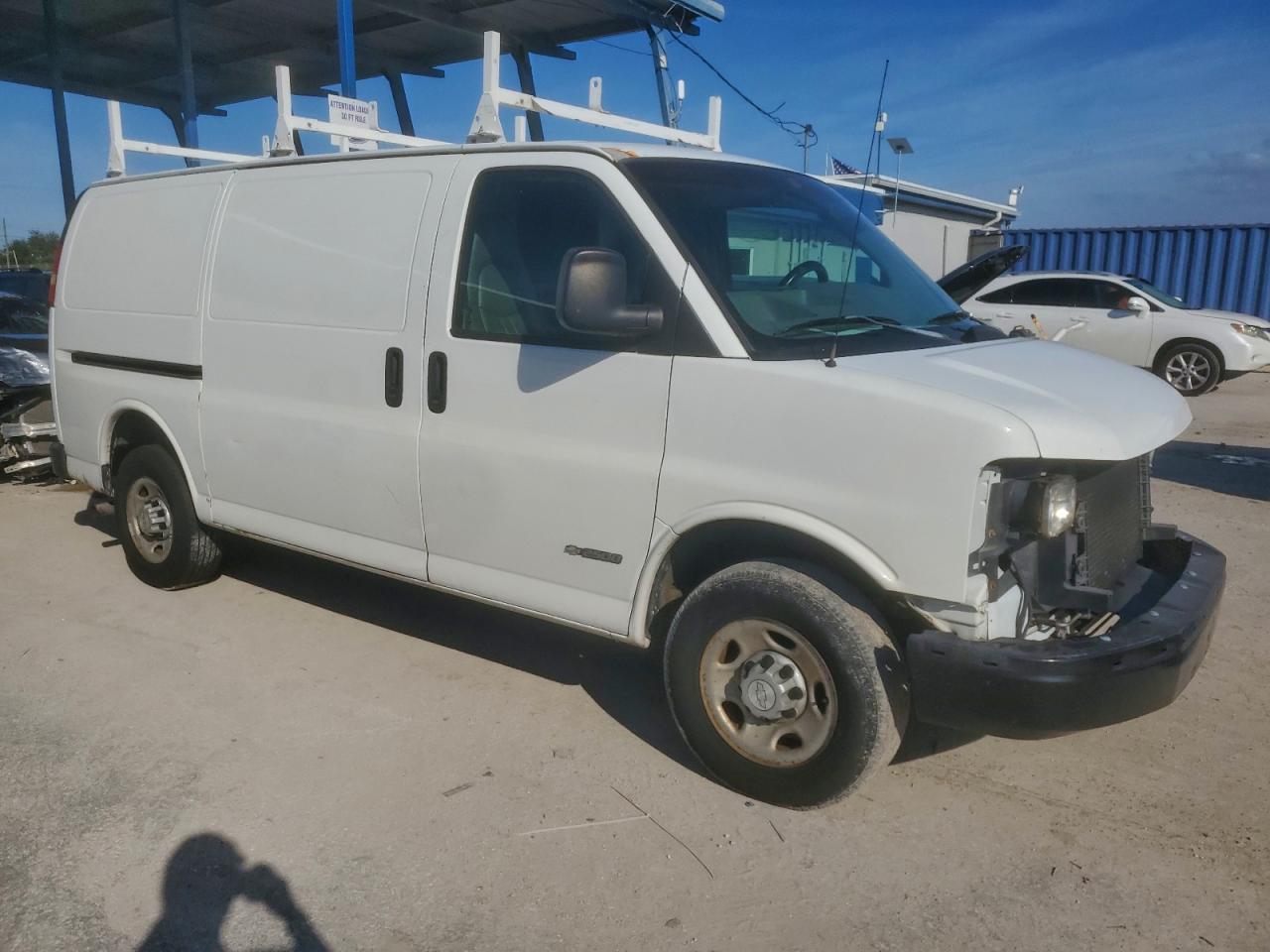 Chevrolet Express Image 10