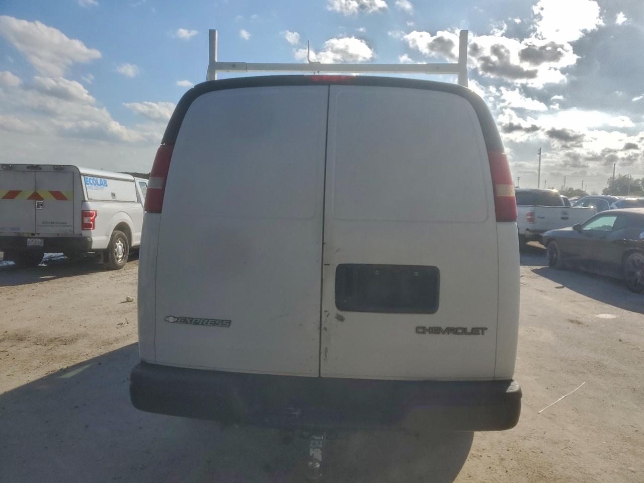 Chevrolet Express Image 8