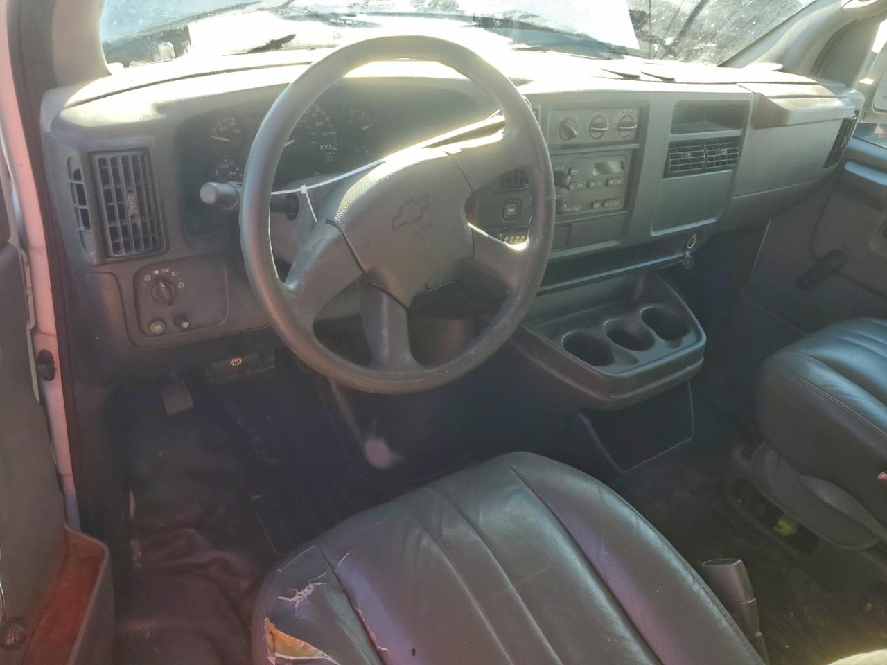 Chevrolet Express Image 9