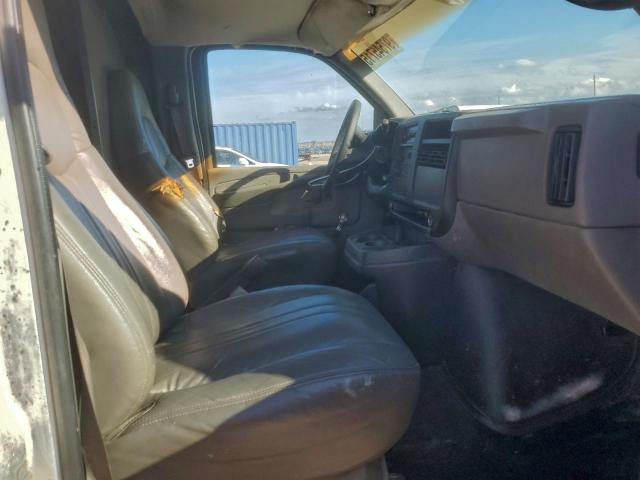 Chevrolet Express Image 3