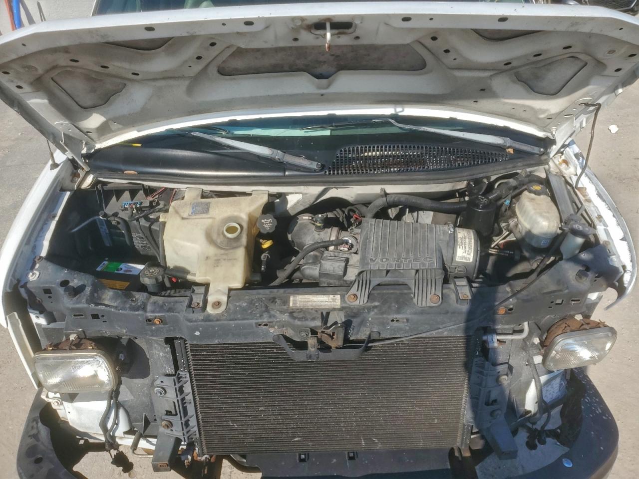 Chevrolet Express Image 13