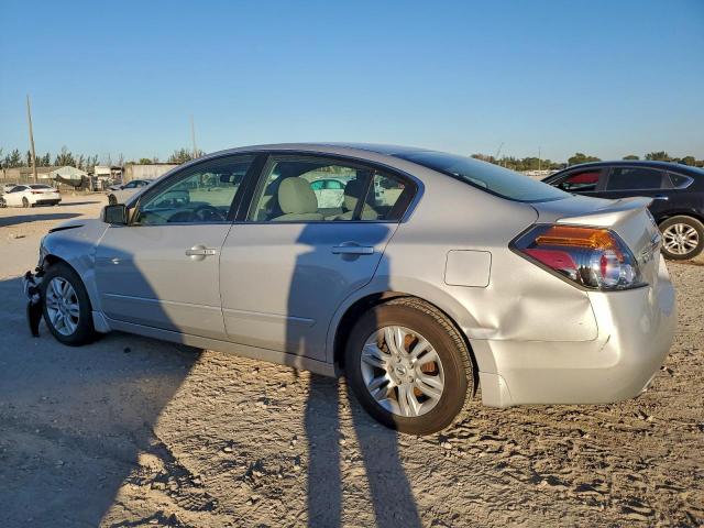 Nissan Altima Base Image 3