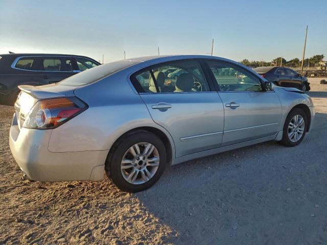 Nissan Altima Base Image 2