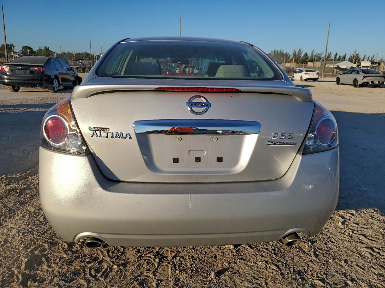 Nissan Altima Base Image 8