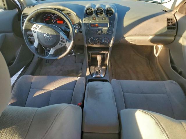 Nissan Altima Base Image 9