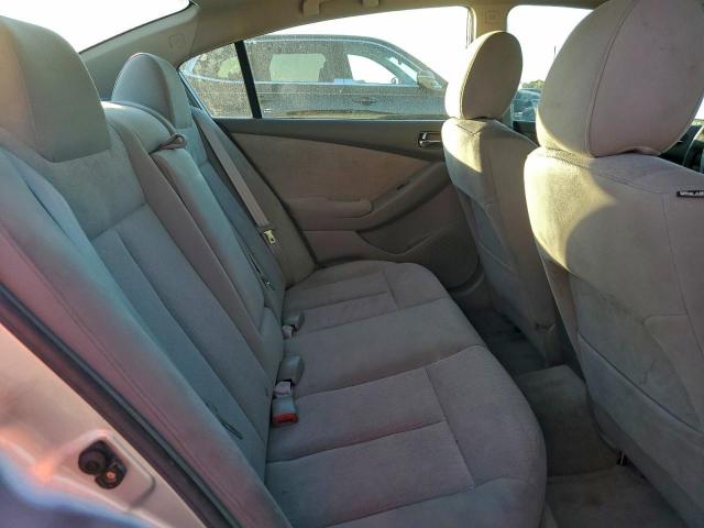 Nissan Altima Base Image 10